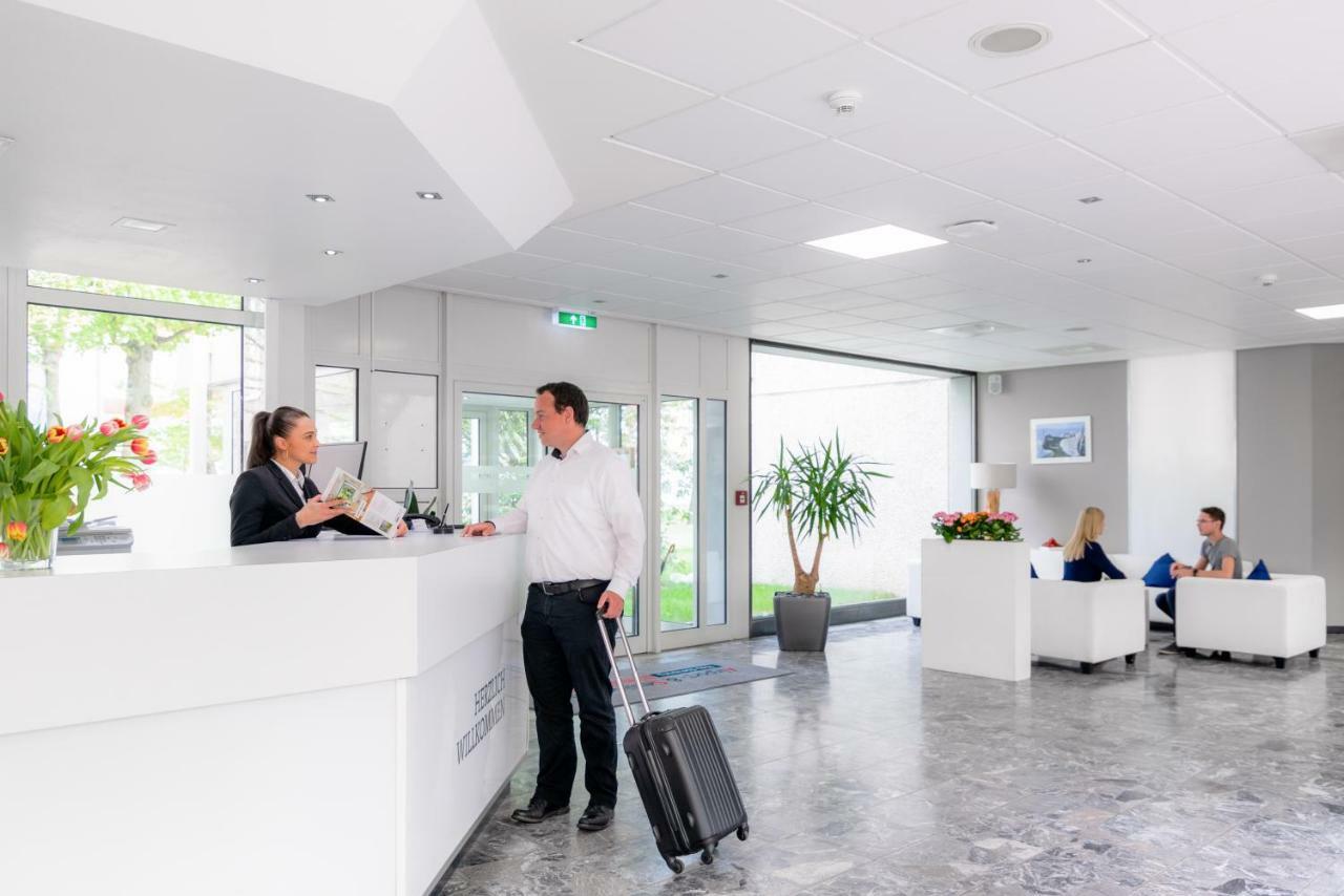 Airport & Seminarhotel Ной Изенбург Екстериор снимка