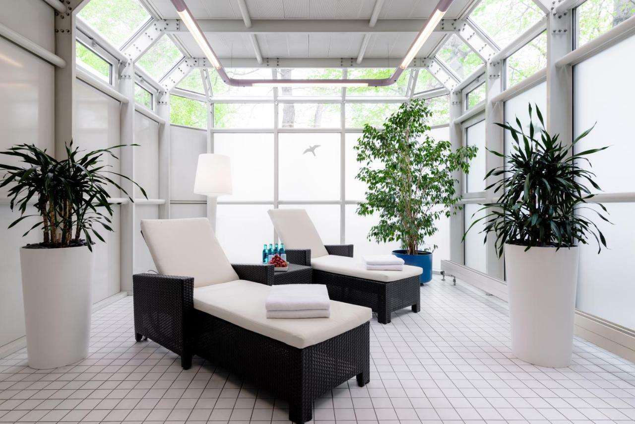 Airport & Seminarhotel Ной Изенбург Екстериор снимка